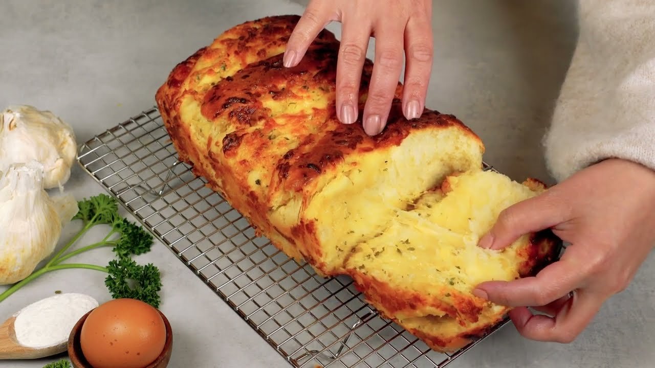 Irresistible Cheesy Garlic Bread Loaf Recipe You Need to Try